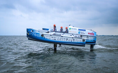 Foiling hydrogen boat